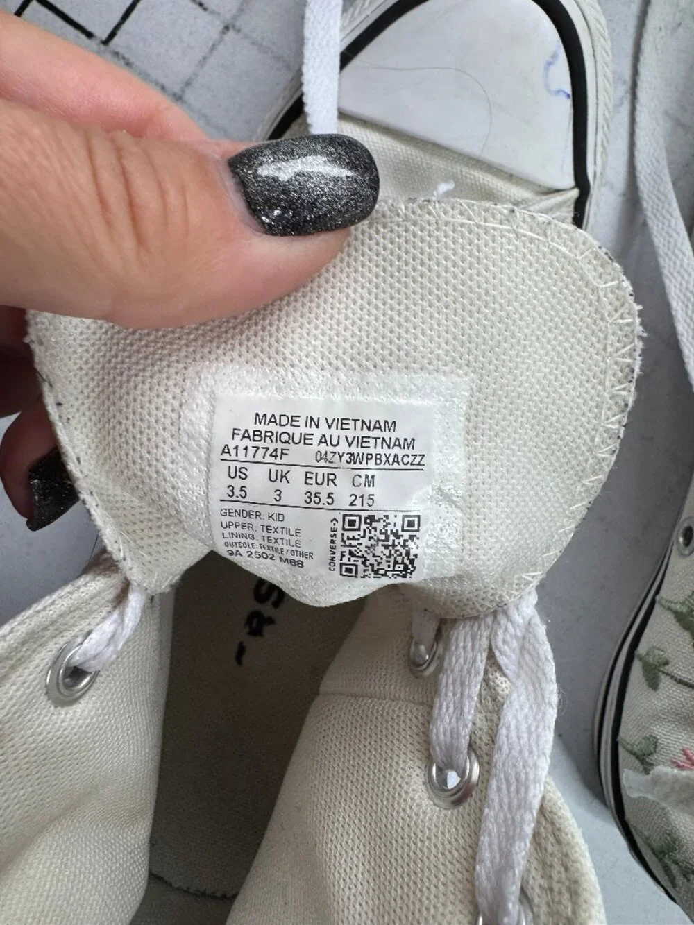 converse girl shoes size 3.5